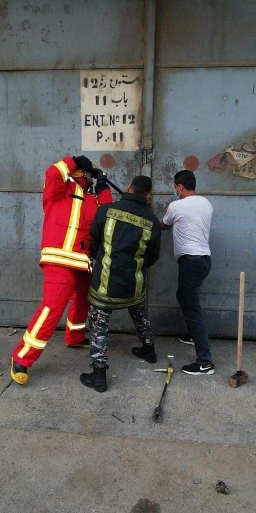 Bombeiros, evacuação e resgate no local da explosão no porto de Beirute. Foto: CivilDefenseLB/via Fotos Públicas.