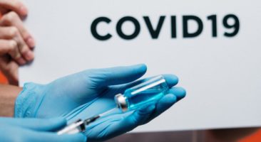 Imagem meramente ilustrativa de vacina para Covid-19. Foto: cottonbro no Pexels.