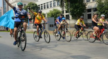 Passeio de bicicleta Pedal da Paz, no centro do Rio, tem como objetivo chamar atenção para a convivência pacífica entre pedestres, ciclistas e motoristas. Foto: © Tomaz Silva/Agência Brasil.