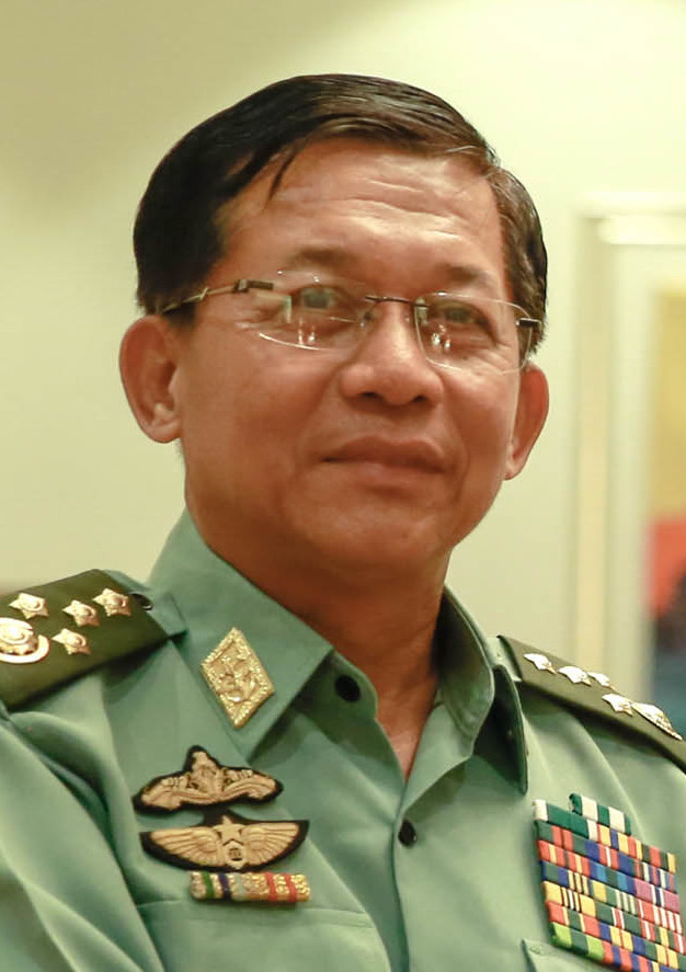 <span style="color: #000000;">Foto:</span> <a href="https://commons.wikimedia.org/wiki/File:Senior_General_Min_Aung_Hlaing_2017_(cropped).jpg" target="_blank" rel="nofollow noopener noreferrer">MARCELINO PASCUA/Presidential Photo</a>, <span style="color: #000000;">Public domain, via Wikimedia Commons.</span>