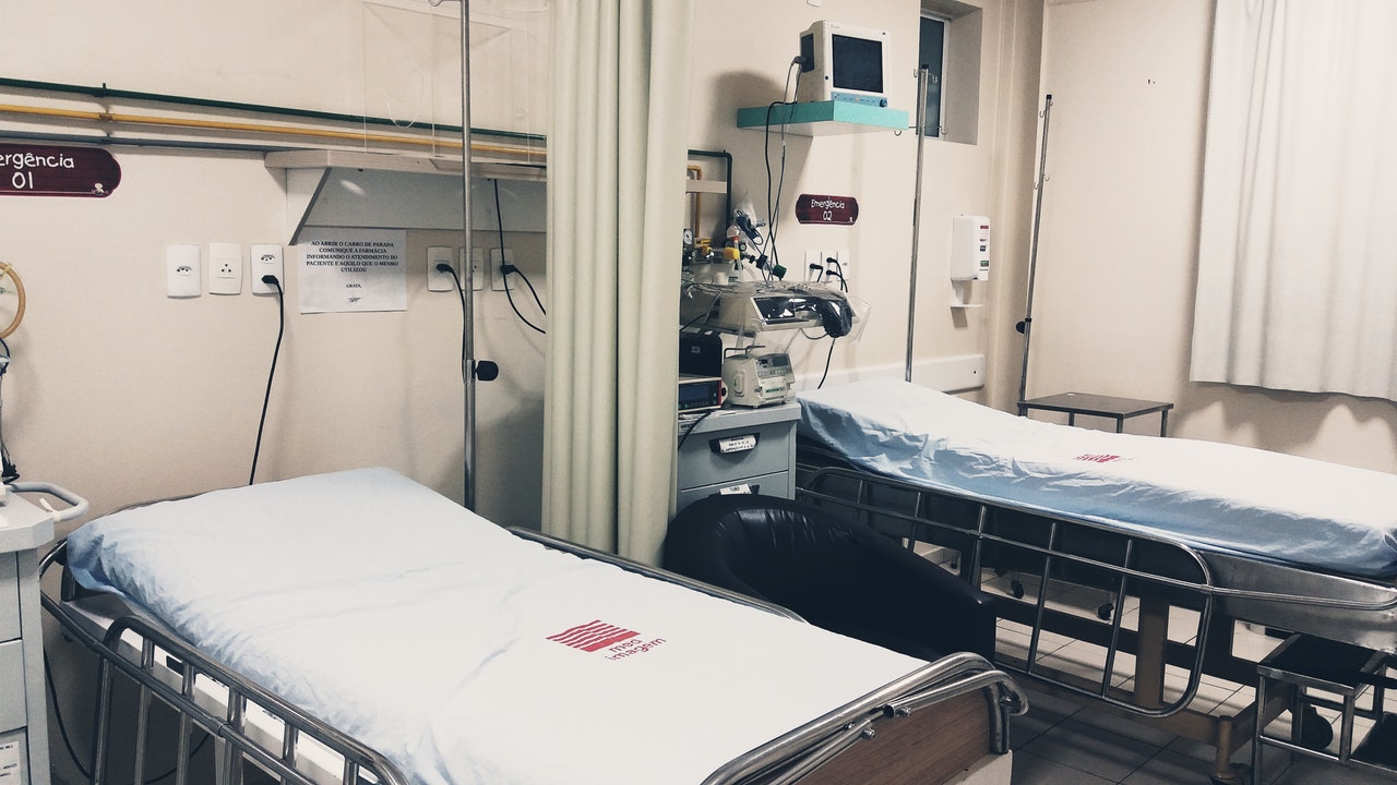 Imagem meramente ilustrativa de unidade de terapia intensiva (UTI). Foto: Sals no Pexels.