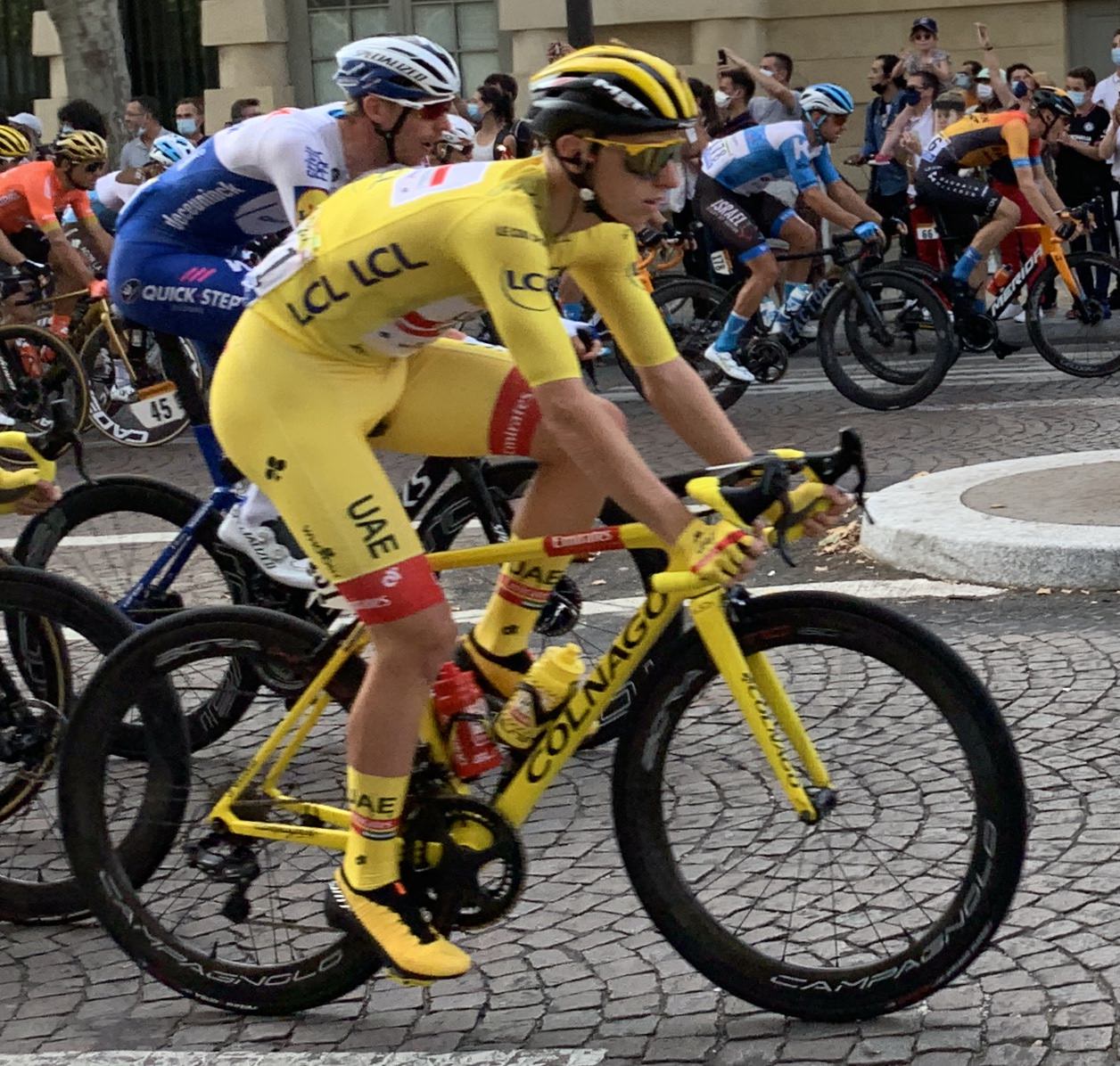 Tadej Pogačar (2020-09-20) - Yellow jersey - Tour de France 2020. Chabe01, CC BY-SA 4.0, via Wikimedia Commons.