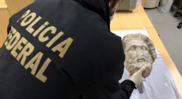 Escultura de mármore de uma cabeça humana, representando Eusculápio (Head of Asclepius), deus grego da cura, do período de 400 a.C.. Foto: © Divulgação / Polícia Federal.