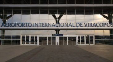 Entrada do Aeroporto Internacional de Viracopos. Foto: Gabriel Resende Veiga, CC BY-SA 4.0, via Wikimedia Commons.