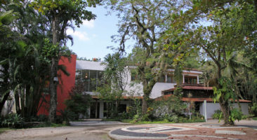 O Museu Casa do Pontal é o maior museu de arte popular do Brasil. Halley Pacheco de Oliveira, CC BY-SA 3.0, via Wikimedia Commons.