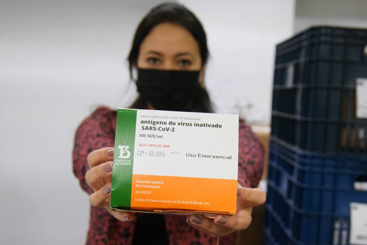 O Paraná recebe mais 100.400 imunizantes da CoronaVac/Butantan é destinada à primeira e segunda doses (D1 e D2), referente à 49ª pauta de distribuição do Ministério da Saúde. - Curitiba, 09/09/2021. Foto: Américo Antonio/SESA.