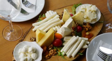 Imagem meramente ilustrativa de queijos. Foto: Engin Akyurt no Pexels.