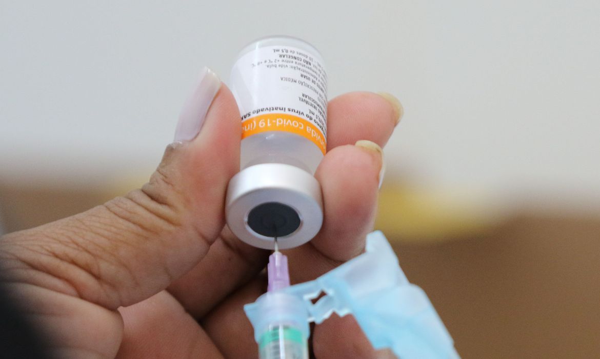 Vacina contra a covid-19. Foto: © Fabio Rodrigues Pozzebom/Agência Brasil.