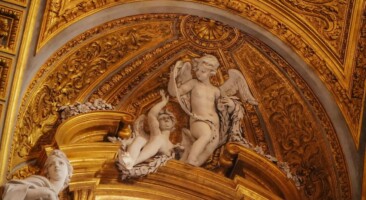 Anjos na Arte e Cultura: Explorando a Influência Celestial